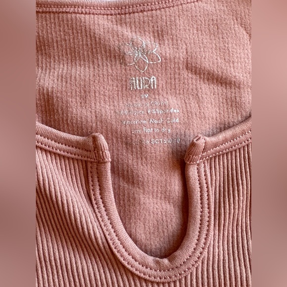 Aura Fitted Ribbed Tee - Picture 4 of 5